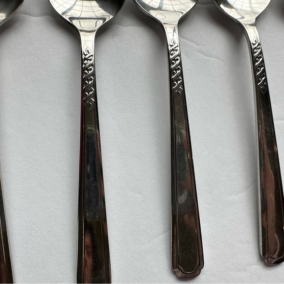 8 OneidaCraft Flight Deluxe Stainless Teaspoons Discontinued Silverware - Picture 2 of 3